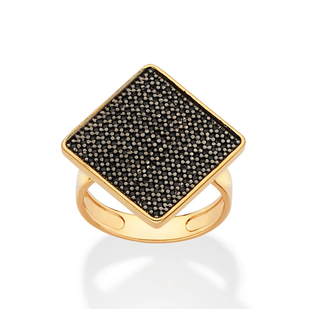 ANEL LOSANGO BANHADO A OURO 18K COM ZIRCÔNIAS E APLICAÇÃO DE RHODIUM NEGRO 5135521427